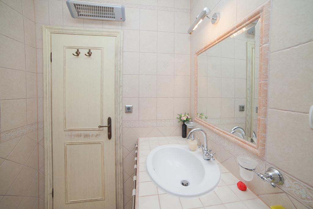 Nika Hotel Catrnja Bagian luar foto