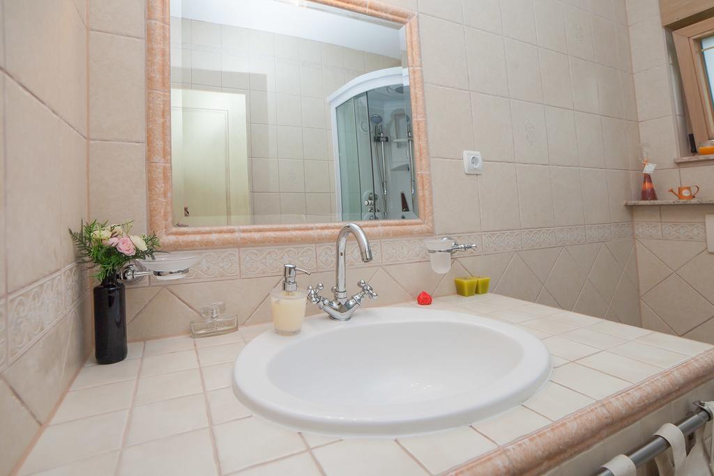 Nika Hotel Catrnja Bagian luar foto