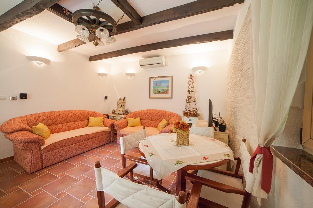 Nika Hotel Catrnja Bagian luar foto